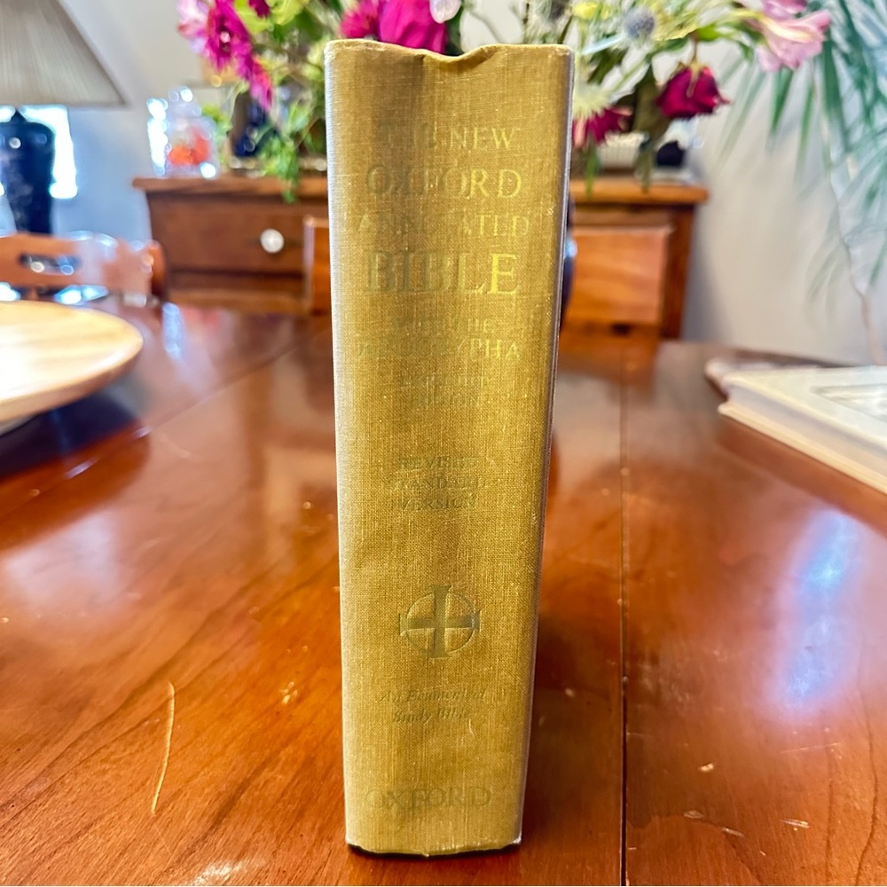 The New Oxford Annotated Bible with The Apocrypha 1977 Ecumenical Study Bible